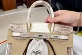 'Đại gia bí ẩn' chi hơn 14 tỷ mua 2 túi Hermès bạch tạng của bà Trương Mỹ Lan