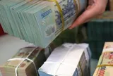 Người dân mạnh tay gửi tiết kiệm ngân hàng