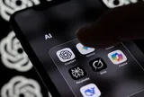 Chính phủ Anh dạy nhân viên dùng AI: Đừng nói "cảm ơn" với chatbot AI