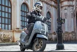 Xe tay ga mới của Suzuki: đẹp ngang ngửa Vespa mà giá chưa tới 40 triệu đồng