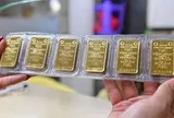 Giá vàng rớt thê thảm, người mua vàng trong năm qua lỗ nặng