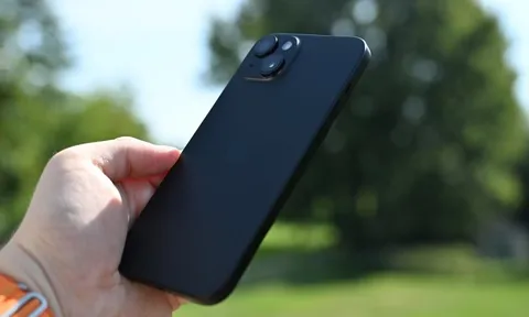 Bên trong "phòng tra tấn" iPhone bí mật của Apple tại Ireland