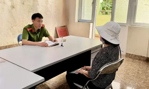 Bị số điện thoại đầu 035 yêu cầu ra ngân hàng chuyển toàn bộ tiền trong tài khoản tiết kiệm, bà cụ U80 dứt khoát báo công an