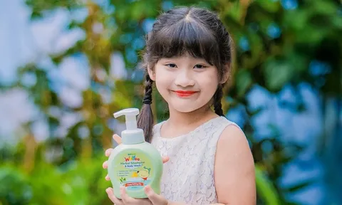 Giải pháp chăm da, chống côn trùng cho bé mùa du lịch