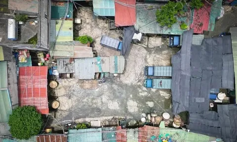 Bên trong chợ đầu mối thủy sản lớn nhất Thủ đô: Xuống cấp, chật chội, nhếch nhác