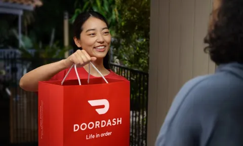 Đế chế giao hàng 100 tỷ USD, 3 tháng giao tới 732 triệu đơn hàng: Các founder từng đích thân làm tài xế, thành công nhờ đi ngược số đông