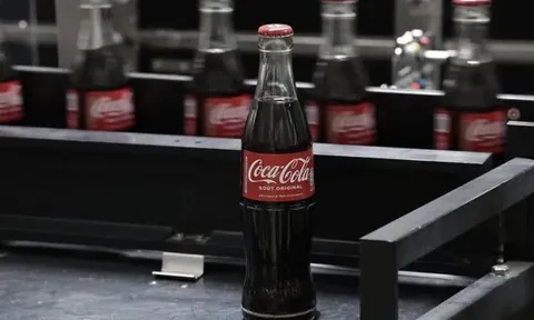 Coca-Cola cam kết dùng đường mía để "nước Mỹ khỏe mạnh trở lại"