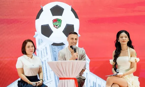 Dimitar Berbatov tái ngộ fan Việt tại sự kiện “Together We Rise”
