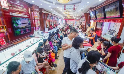 'Sóng' tăng giá tài sản dồn dập, nhiều người đứng ngồi không yên