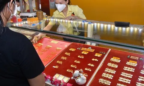 Sáng 15/12, giá vàng tăng 500.000 đồng/lượng