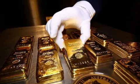 Tối 12/1, giá vàng bất ngờ tăng mạnh rồi quay đầu giảm