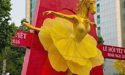 Linh vật ngựa ở TPHCM bị “mặc váy” bằng AI, chủ tài khoản Facebook lãnh phạt