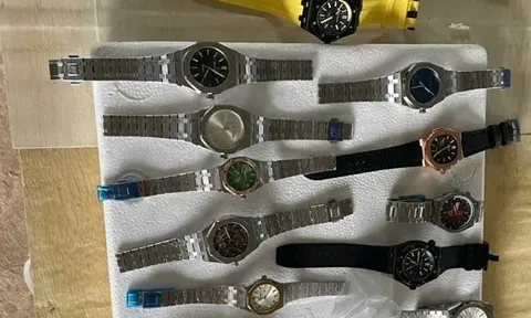 Hải quan thu giữ lô đồng hồ nghi "nhái" các thương hiệu xa xỉ