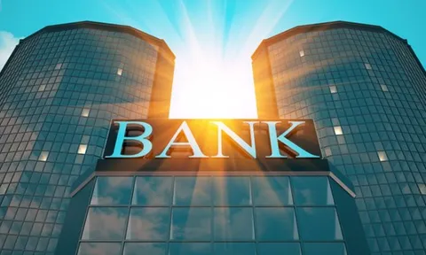 Lần đầu tiên tổng thu nhập của một ngân hàng tư nhân vượt Vietcombank, BIDV tiến gần mốc lịch sử