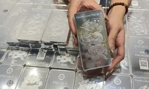 Giá bạc hôm nay 16-3: Giảm nhanh hơn thế giới, người mua bạc lại "méo mặt"