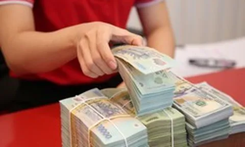 Vì sao các ngân hàng dồn dập tăng lãi suất huy động?