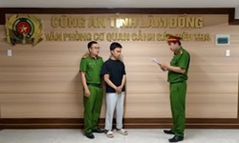 Công an bắt khẩn cấp một nhân viên ngân hàng ở Lâm Đồng