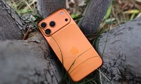 Bất ngờ chiếc iPhone bị niêm phong đến 250 năm