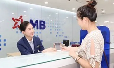 Một ngân hàng đưa ra lãi suất tiết kiệm 8%/năm cho kỳ hạn 6 tháng