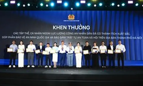 7 tập thể, 5 cá nhân nhận giấy khen của Công an TP Hà Nội vì có thành tích xuất sắc tại Hội nghị KOL và Lễ ra mắt CLB Niềm tin số Thủ đô