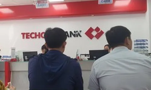 Người dân tăng gửi tiền vào ngân hàng