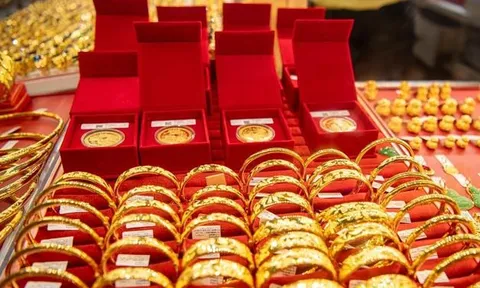 Giá vàng hôm nay (5/8): Nóng từng giờ