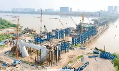 Đại công trường cầu Trần Hưng Đạo tăng tốc trước mùa mưa lũ