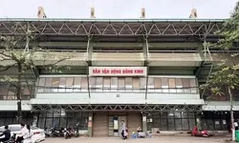 Tháo dỡ sân vận động Đông Kinh
