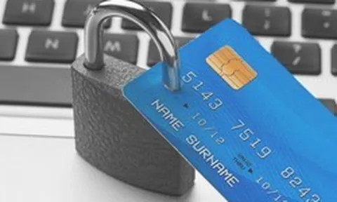 Ngân hàng thông báo phong tỏa tài khoản và tự động trích tiền với những trường hợp này
