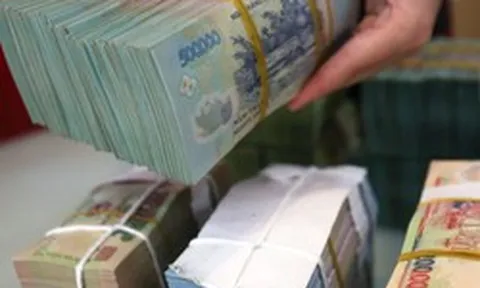Người dân mạnh tay gửi tiết kiệm ngân hàng