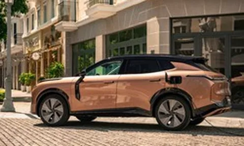 Công nghệ PHEV: Khi trải nghiệm xe sang bứt phá rào cản trạm sạc