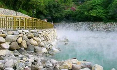 Việt Nam có 'túi nước nóng' tự nhiên gần 80 độ C, mất 10 phút để chín trứng gà: diện tích trải rộng 4.000m2, nằm sát biên giới Việt - Lào