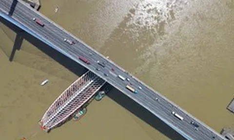Cầu đi bộ hình lá dừa qua sông Sài Gòn chạy tiến độ để phục vụ Nhân dân Tết 2027