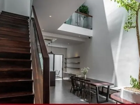 Những lưu ý khi thiết kế giếng trời nhà ống để tránh bị mưa tạt