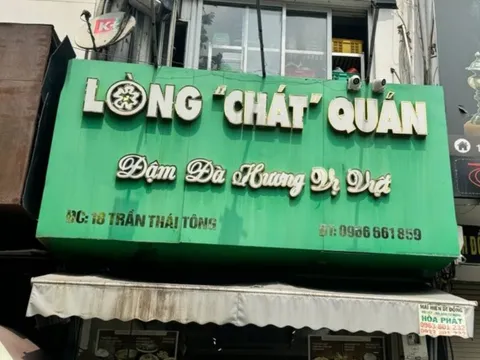 Hà Nội: Quán ăn khoe lòng xe điếu dài 40m bị kiểm tra đột xuất
