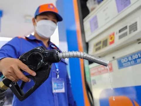 Giá xăng dầu tiếp tục giảm