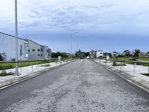 Hà Tĩnh: Người dân sững sờ vì giá trúng đất đấu giá