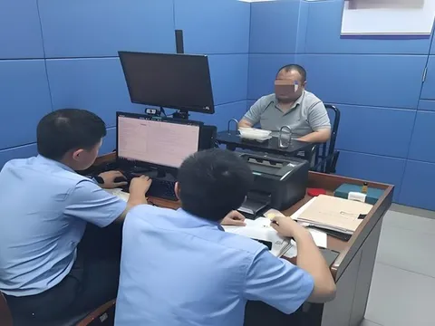 Vừa nhận thông báo mẹ đã chuyển khoản thành công 450 triệu đồng, nam sinh 2001 vội báo cảnh sát