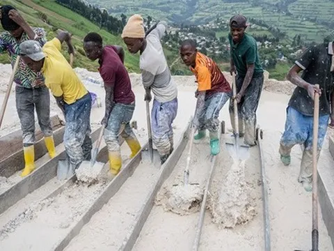 Bên trong 'mỏ vàng đen' coltan Congo nuôi sống thế giới công nghệ
