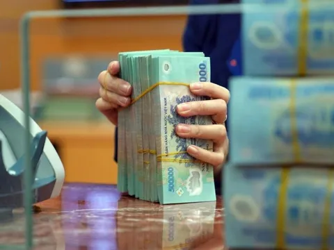 Lãi suất cho vay bình quân trong tháng 4 giảm nhẹ