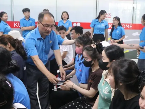 Bình Phước: Trao 195 phần quà cho công nhân có hoàn cảnh khó khăn, bị tai nạn lao động, bệnh nghề nghiệp