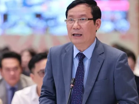 "Người dân ngại bỏ tiền vào kinh doanh nên có hiện tượng tiền gửi trong ngân hàng cao như hiện nay"