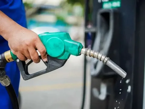 Giá xăng, dầu cùng tăng từ 15 giờ chiều nay
