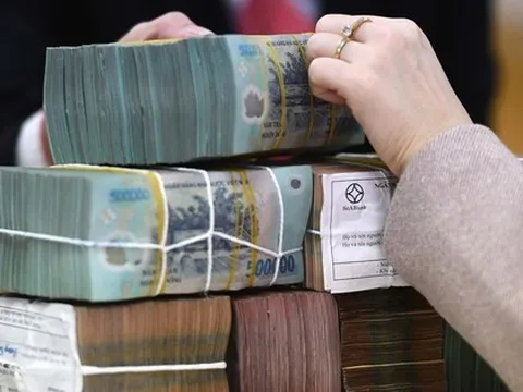 Một ngân hàng tăng lãi suất tiết kiệm ở tất cả các kỳ hạn
