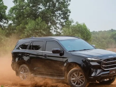 Isuzu mu-X được nâng cấp tại Việt Nam: Thêm trang bị, giá từ 928 triệu đồng, có đủ sức đấu Ford Everest?