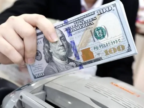 Điều gì khiến giá USD tại Việt Nam tăng cao?