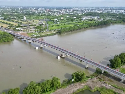 Người mua dồn về khu vực Long Hậu (Long An) để đón ''sóng” hạ tầng