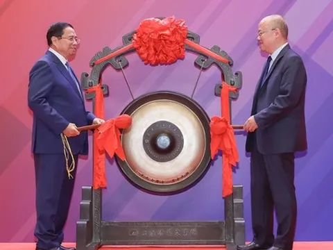Thủ tướng thăm sàn chứng khoán lớn nhất châu Á, tìm hiểu kinh nghiệm phát triển trung tâm tài chính Thượng Hải