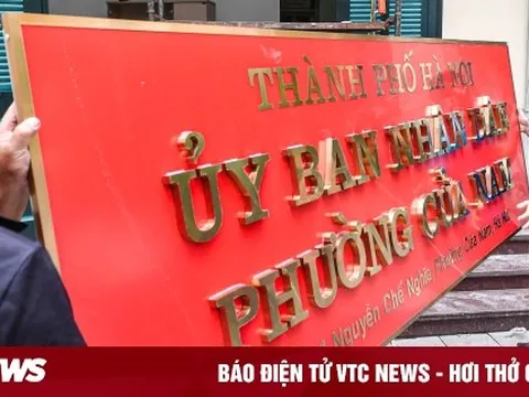 Hà Nội thay biển trụ sở phường mới, sẵn sàng vận hành chính quyền 2 cấp từ 1/7