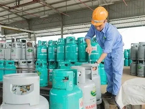 Giá gas giảm tháng thứ hai liên tiếp